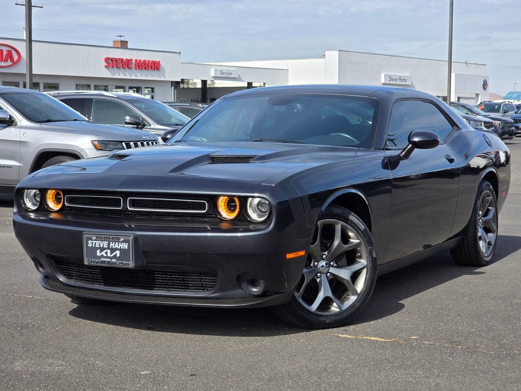Used 2016 Dodge Challenger SXT w/ Driver Convenience Group image 1