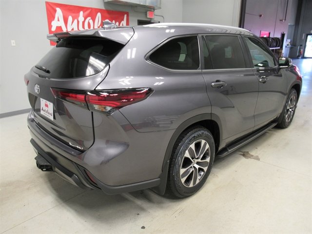 Used 2024 Toyota Highlander XLE image 6