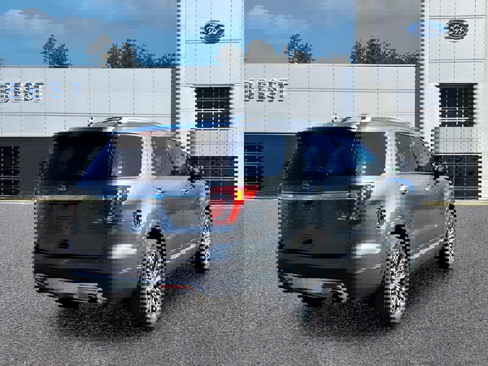 Used 2016 Ford Explorer Platinum AWD/4WD image 4