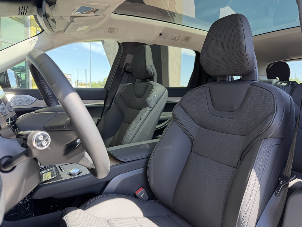 Used 2025 Volvo EX90 Ultra AWD/4WD image 32