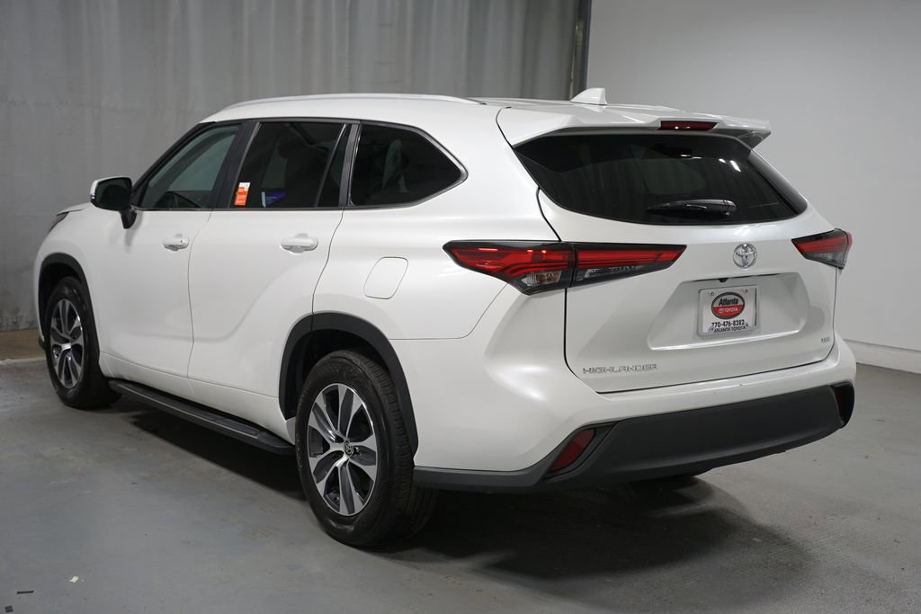 Used 2023 Toyota Highlander XLE image 6