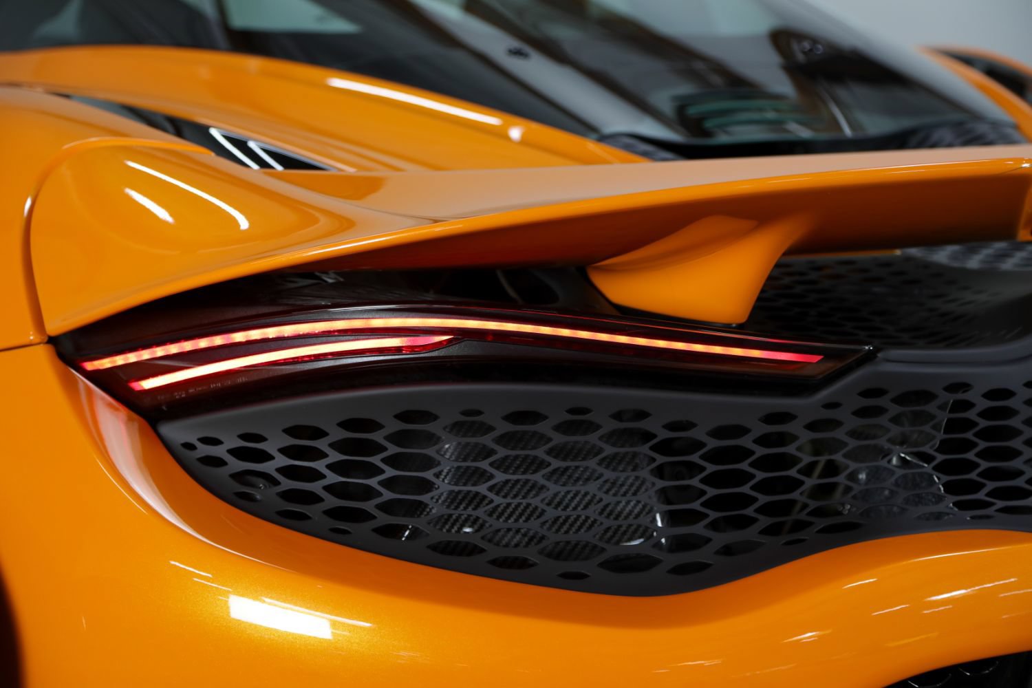 Used 2021 McLaren 765LT RWD image 23