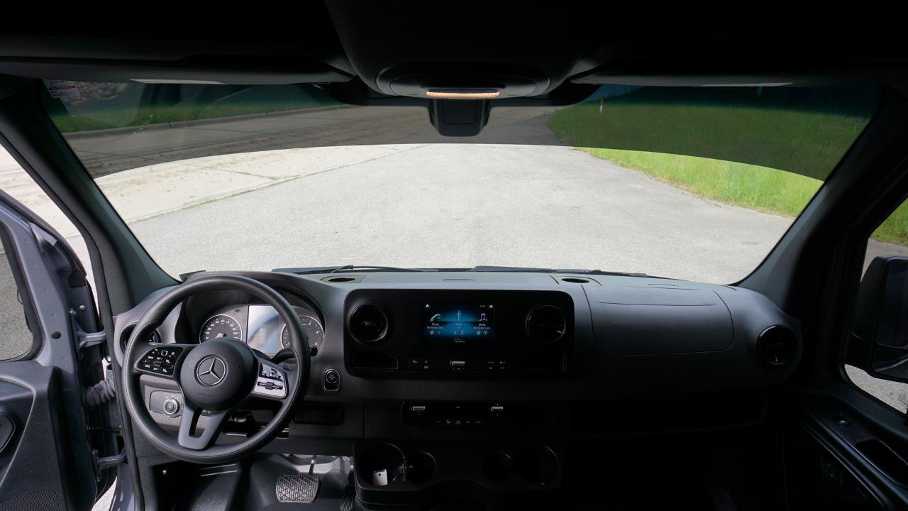 Used 2024 Mercedes-Benz Sprinter 2500 image 27