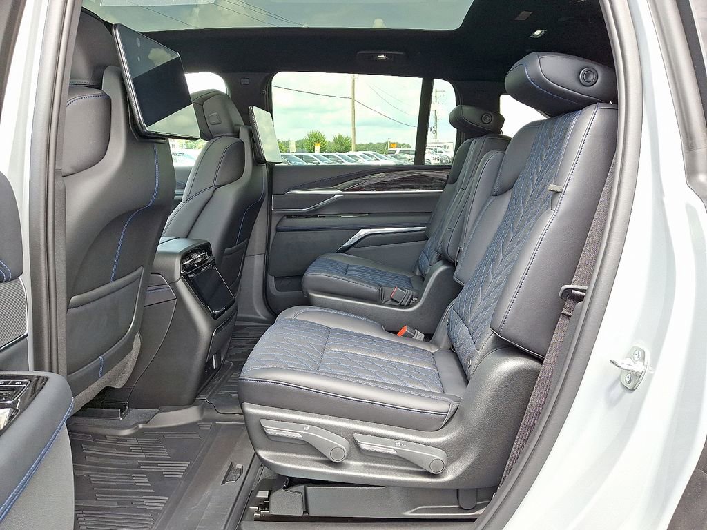 New 2026 Cadillac Escalade IQ Sport 1 w/ LPO, ONYX Package image 5