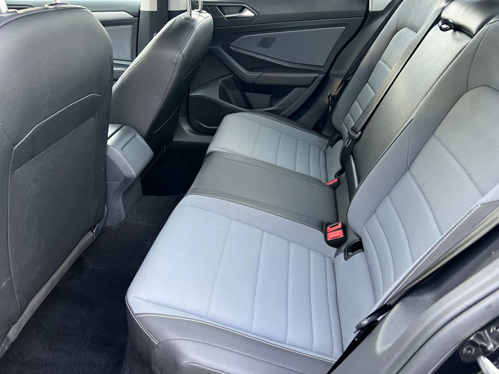 Used 2025 Volkswagen Jetta SE FWD image 11
