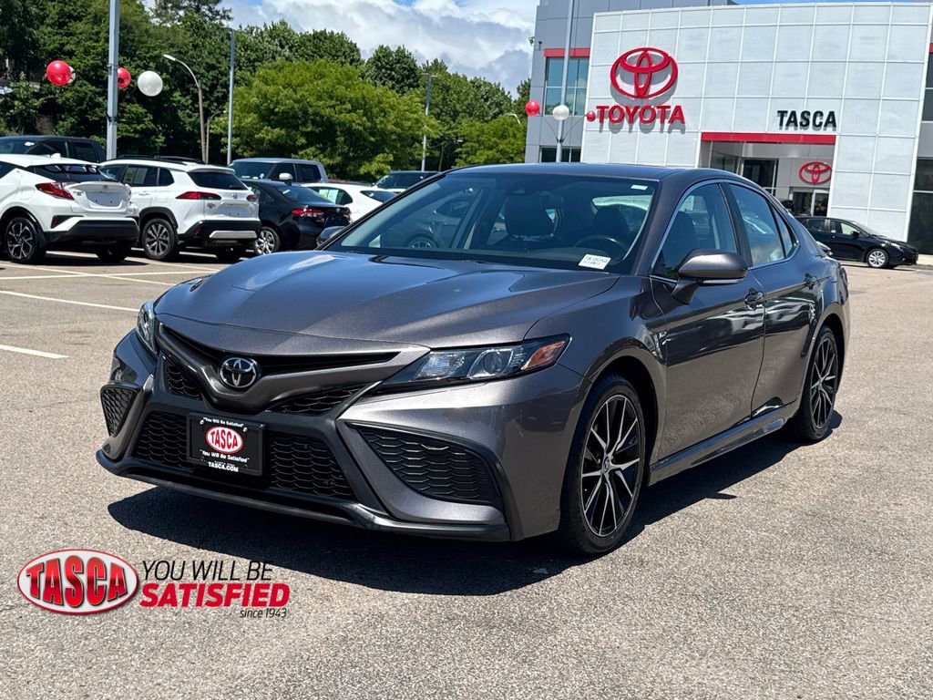 Used 2024 Toyota Camry SE w/ Cold Weather Package AWD/4WD image 3
