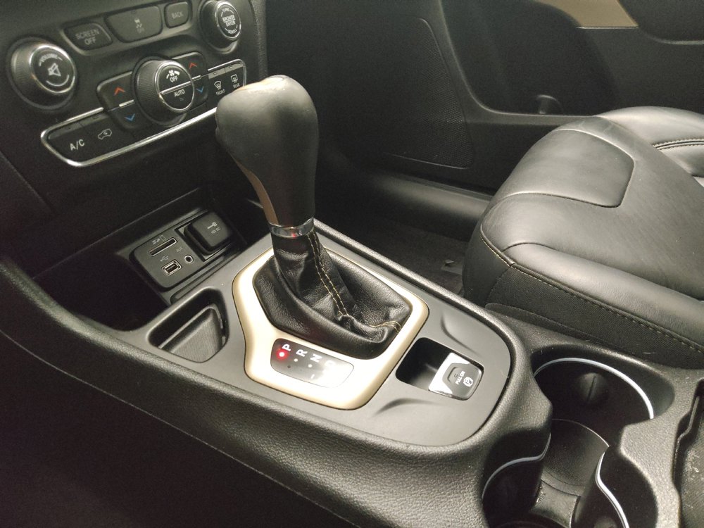 Used 2018 Jeep Cherokee Limited FWD image 26