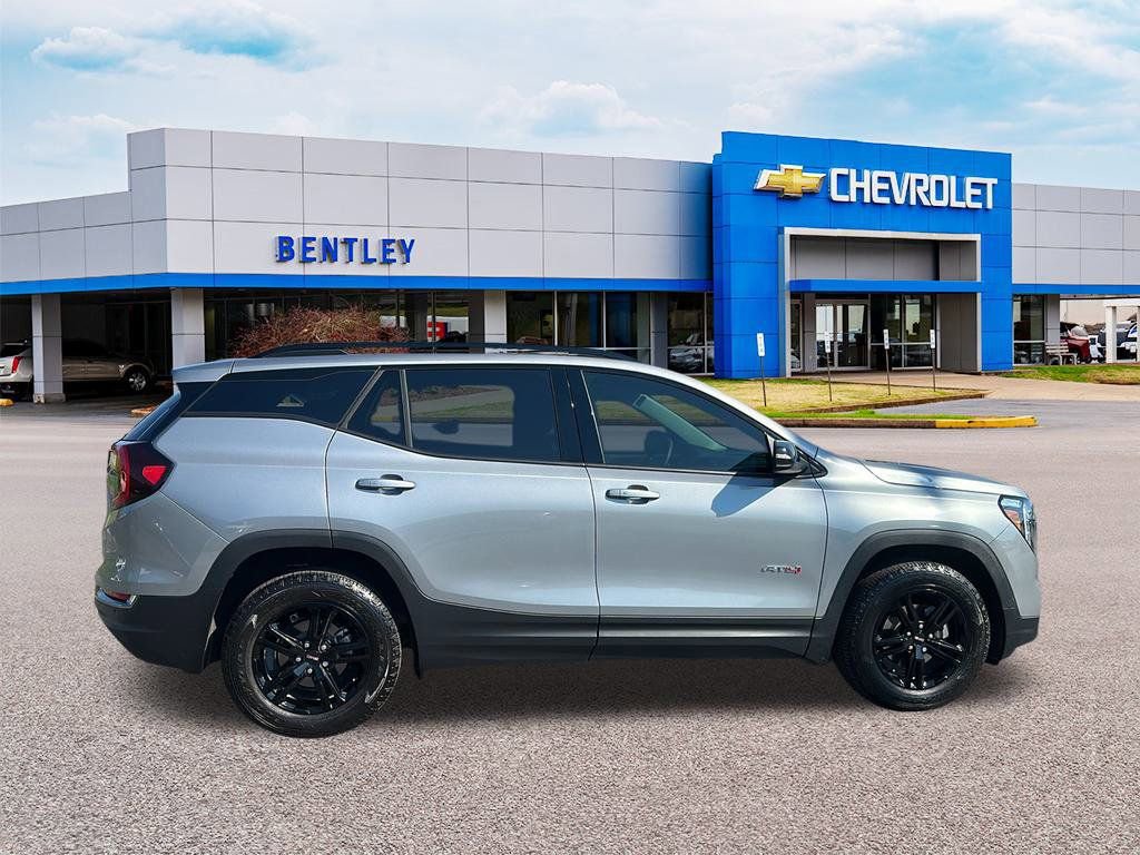 Used 2024 GMC Terrain AT4 image 6
