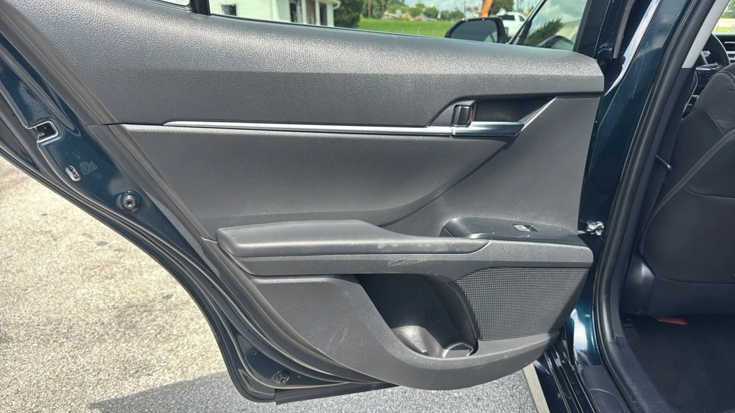 Used 2020 Toyota Camry LE FWD image 21