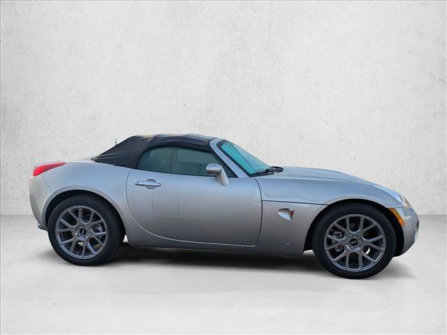 Used 2007 Pontiac Solstice Convertible w/ Preferred Package RWD image 4