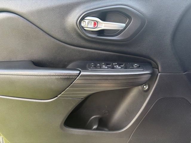 Used 2016 Jeep Cherokee Limited FWD image 21