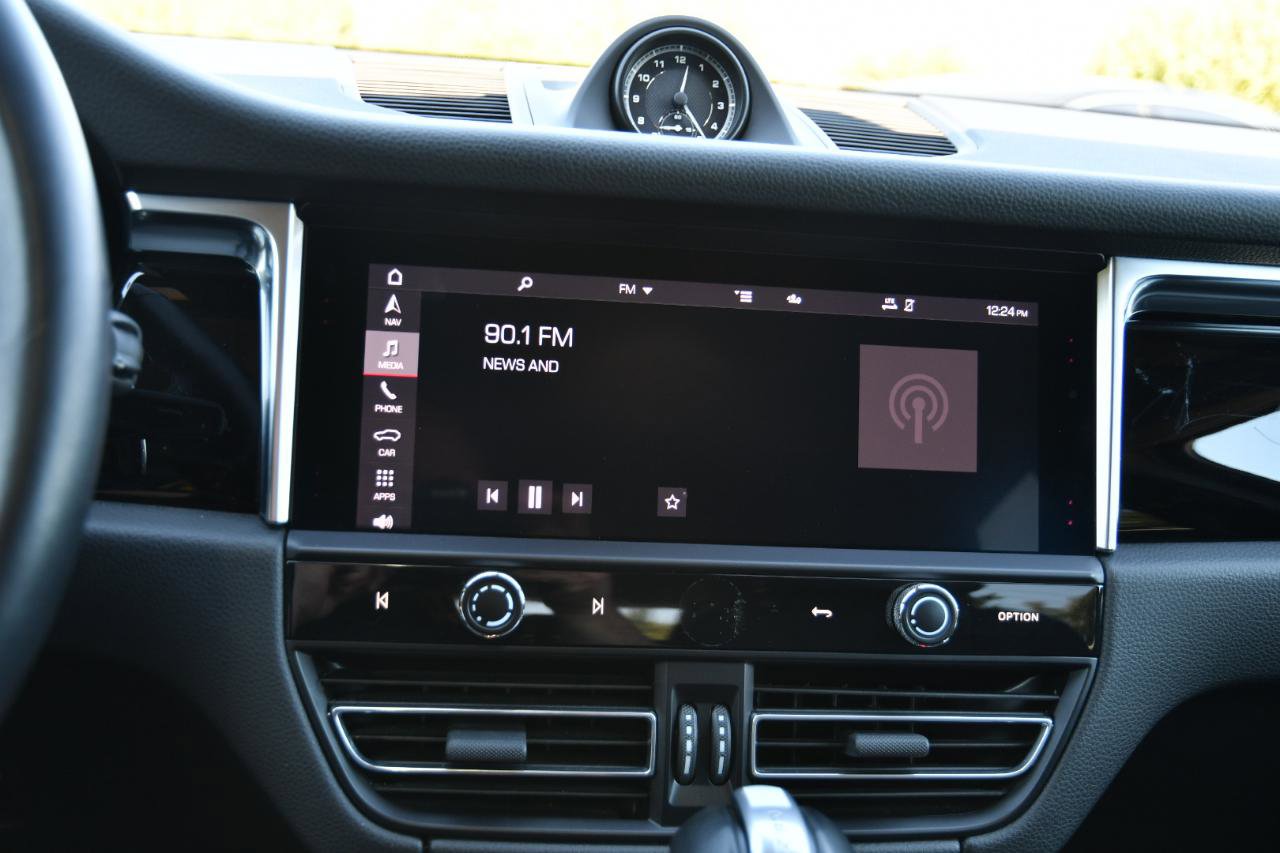 Used 2024 Porsche Macan image 13