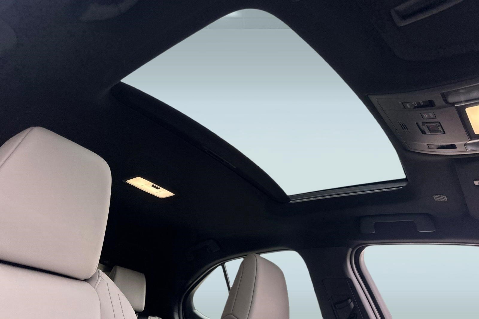 Used 2024 Lexus UX 250h FWD image 15