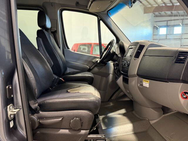 Used 2016 Mercedes-Benz Sprinter 2500 image 15