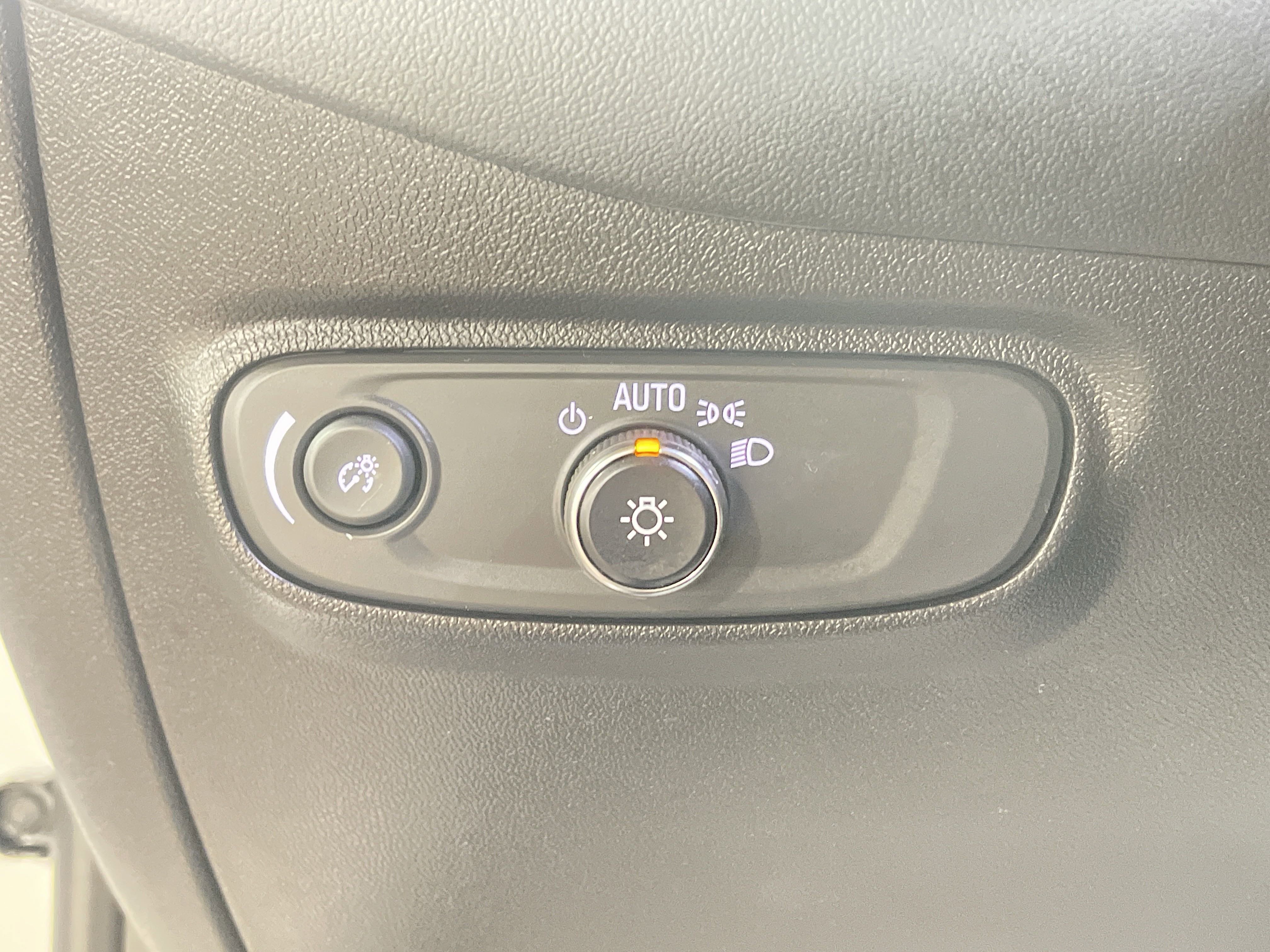 Used 2022 Chevrolet Equinox LS image 19