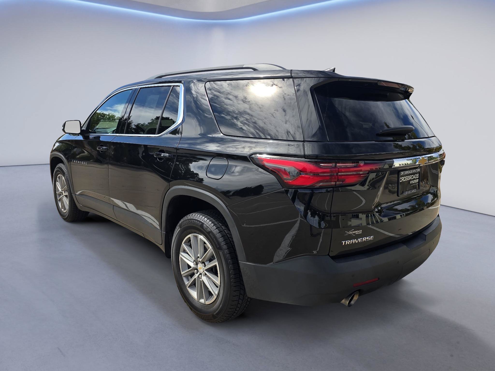 Used 2022 Chevrolet Traverse LT FWD image 3