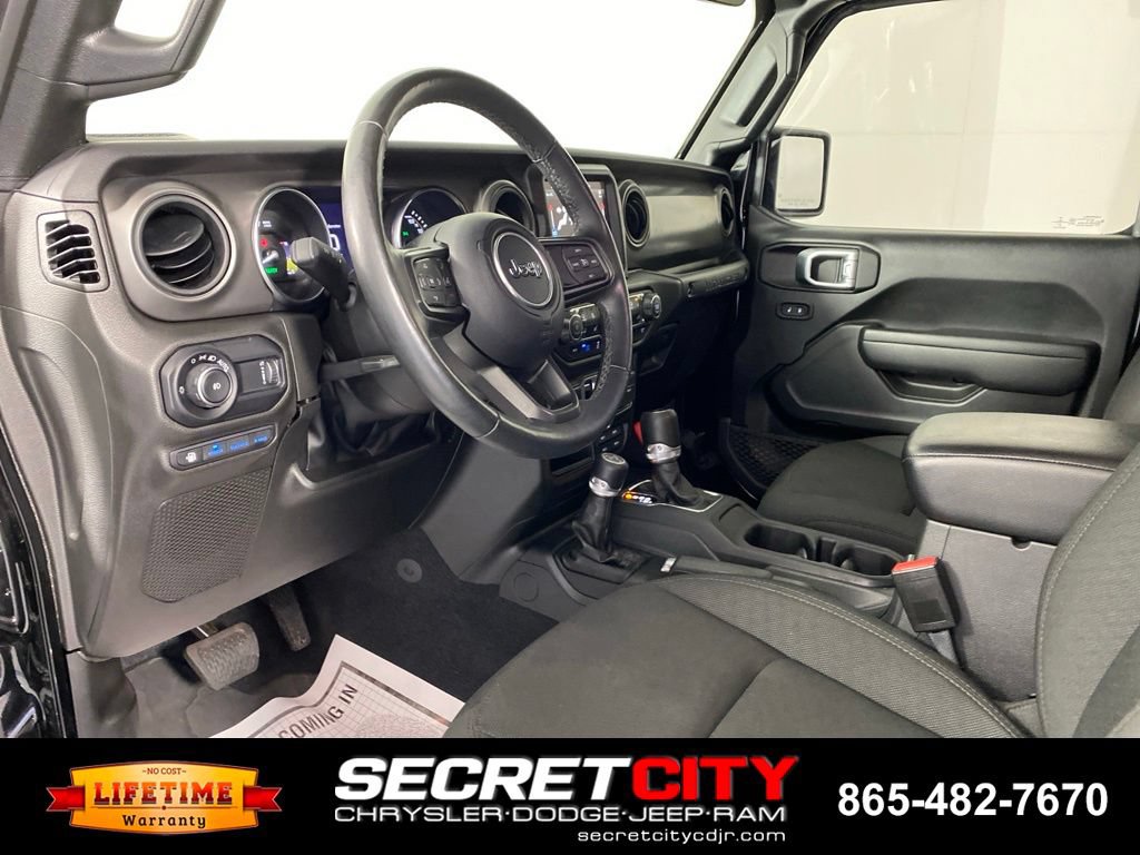 Used 2023 Jeep Wrangler Unlimited w/ Sun & Screen Package AWD/4WD image 11