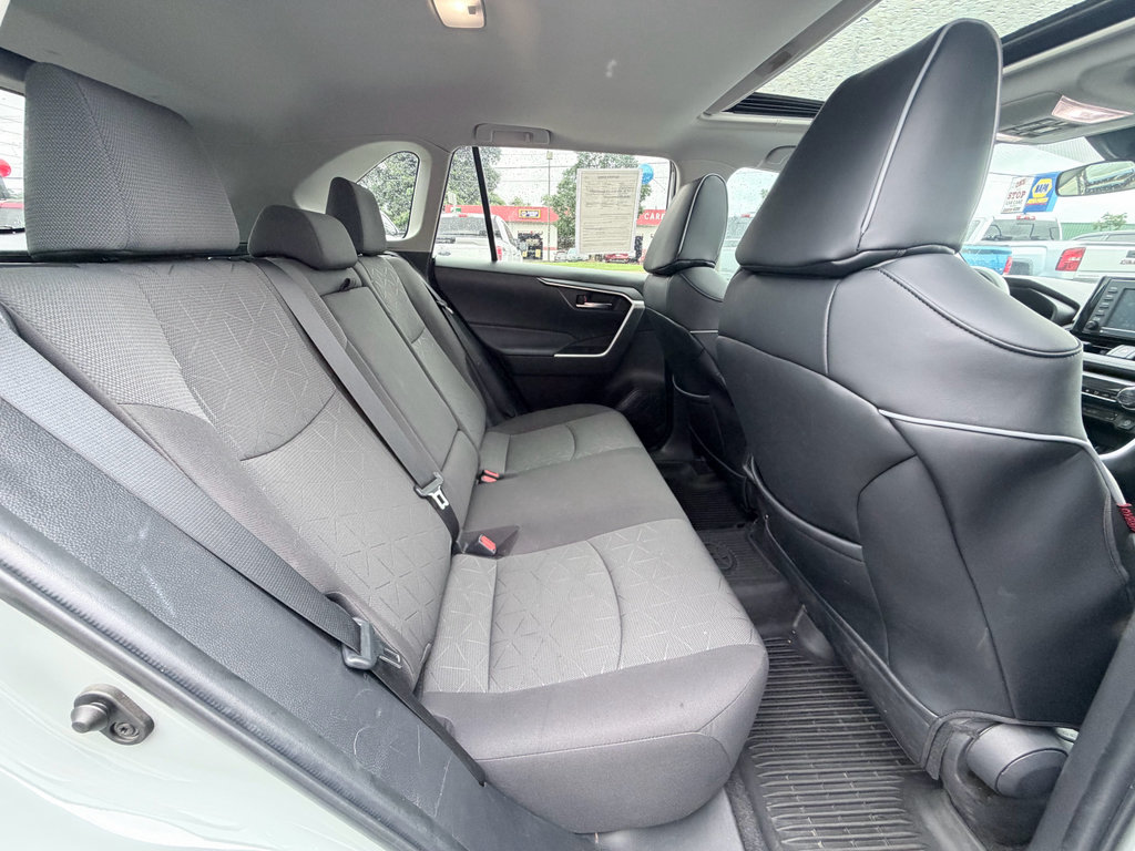 Used 2022 Toyota RAV4 XLE w/ Convenience Package FWD image 27