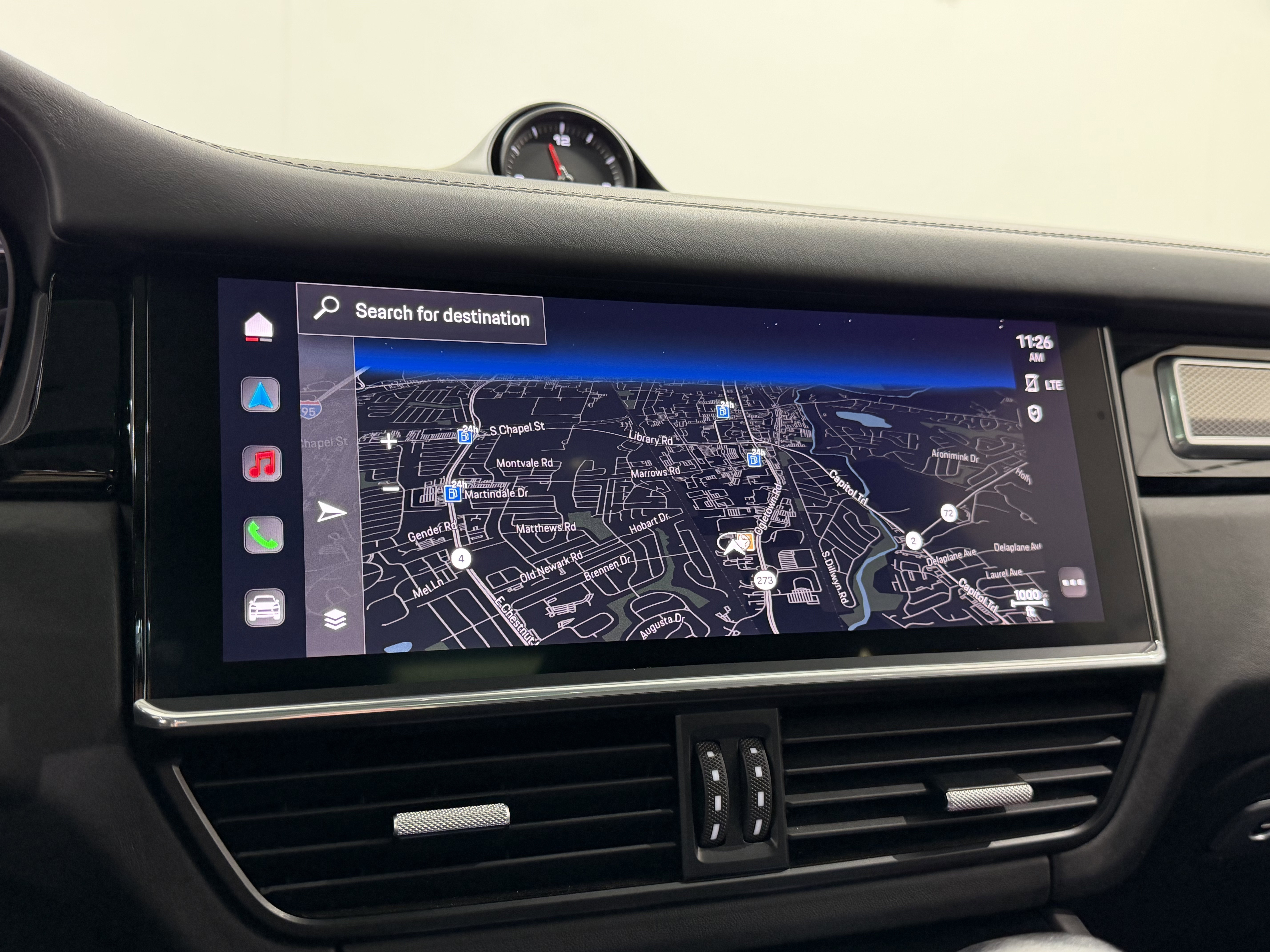 Certified 2022 Porsche Cayenne Platinum Edition image 44