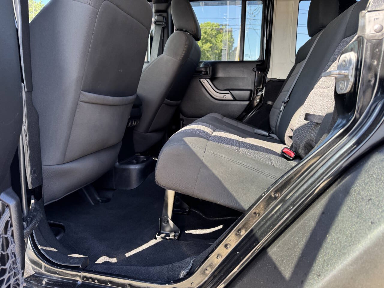 Used 2012 Jeep Wrangler Unlimited Sport AWD/4WD image 27
