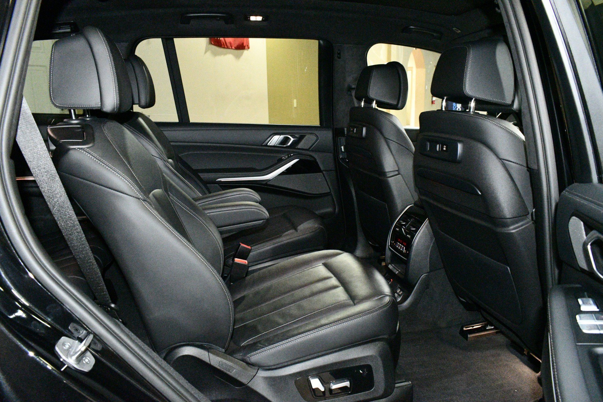 Used 2022 BMW X7 M50i w/ Luxury Seating Package image 48