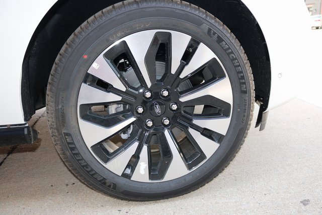 New 2025 Ford Expedition Max Platinum w/ Driver's Package image 13