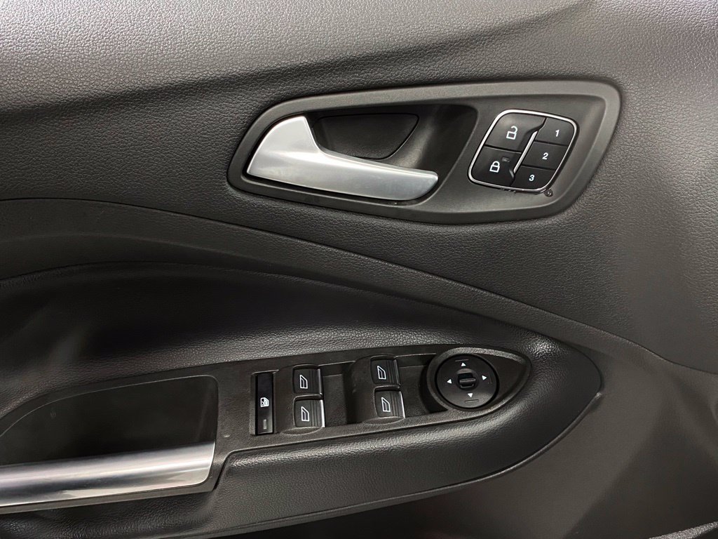 Used 2018 Ford Escape Titanium w/ Ford Safe & Smart Package AWD/4WD image 13