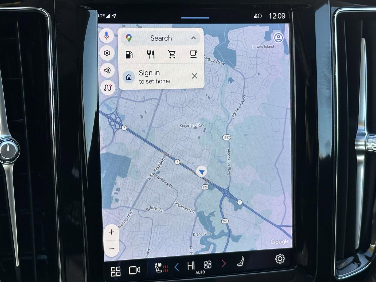 Used 2022 Volvo XC60 B5 Momentum w/ Climate Package image 10