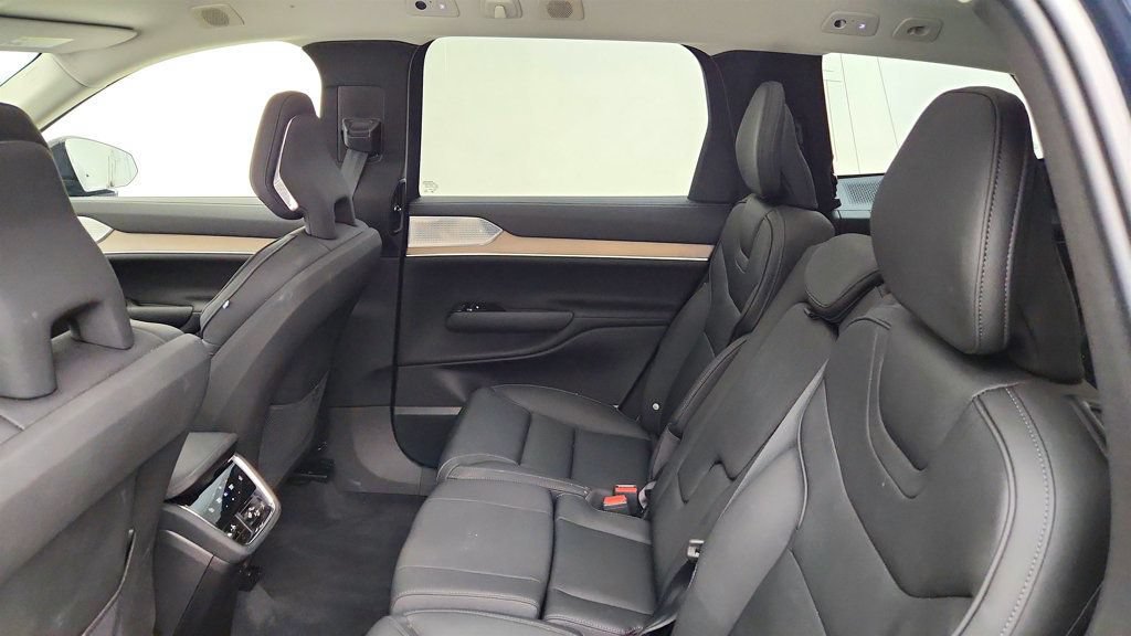 Used 2025 Volvo EX90 Ultra AWD/4WD image 18