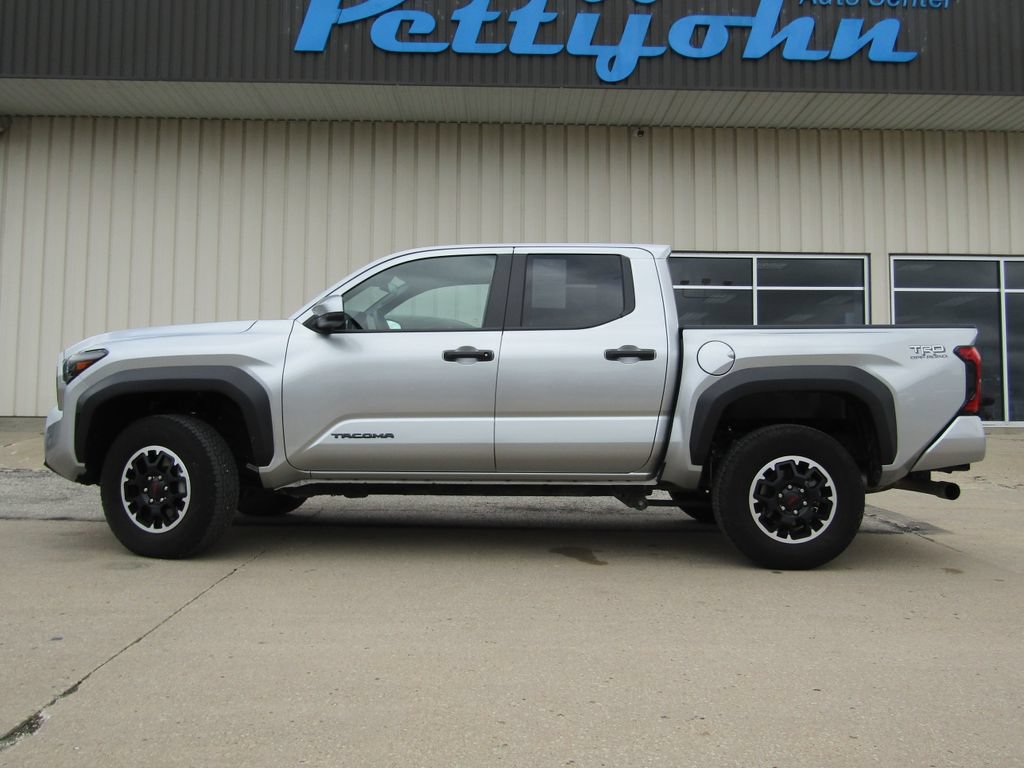 Used 2025 Toyota Tacoma TRD Off-Road AWD/4WD image 11