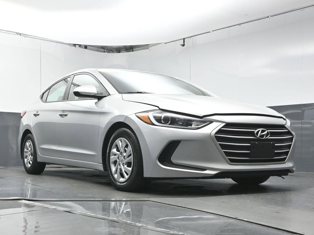 Used 2018 Hyundai Elantra SE w/ Cargo Package image 29