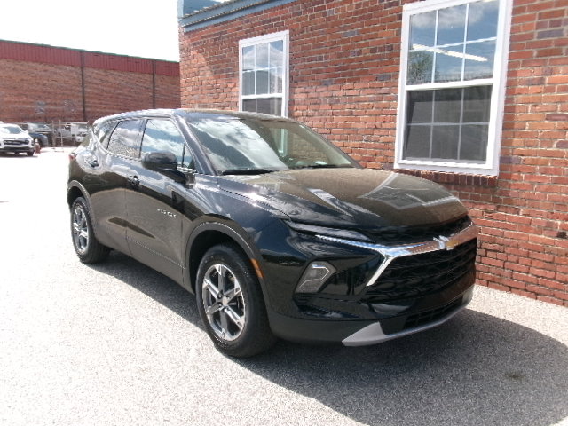 Used 2025 Chevrolet Blazer LT FWD image 1