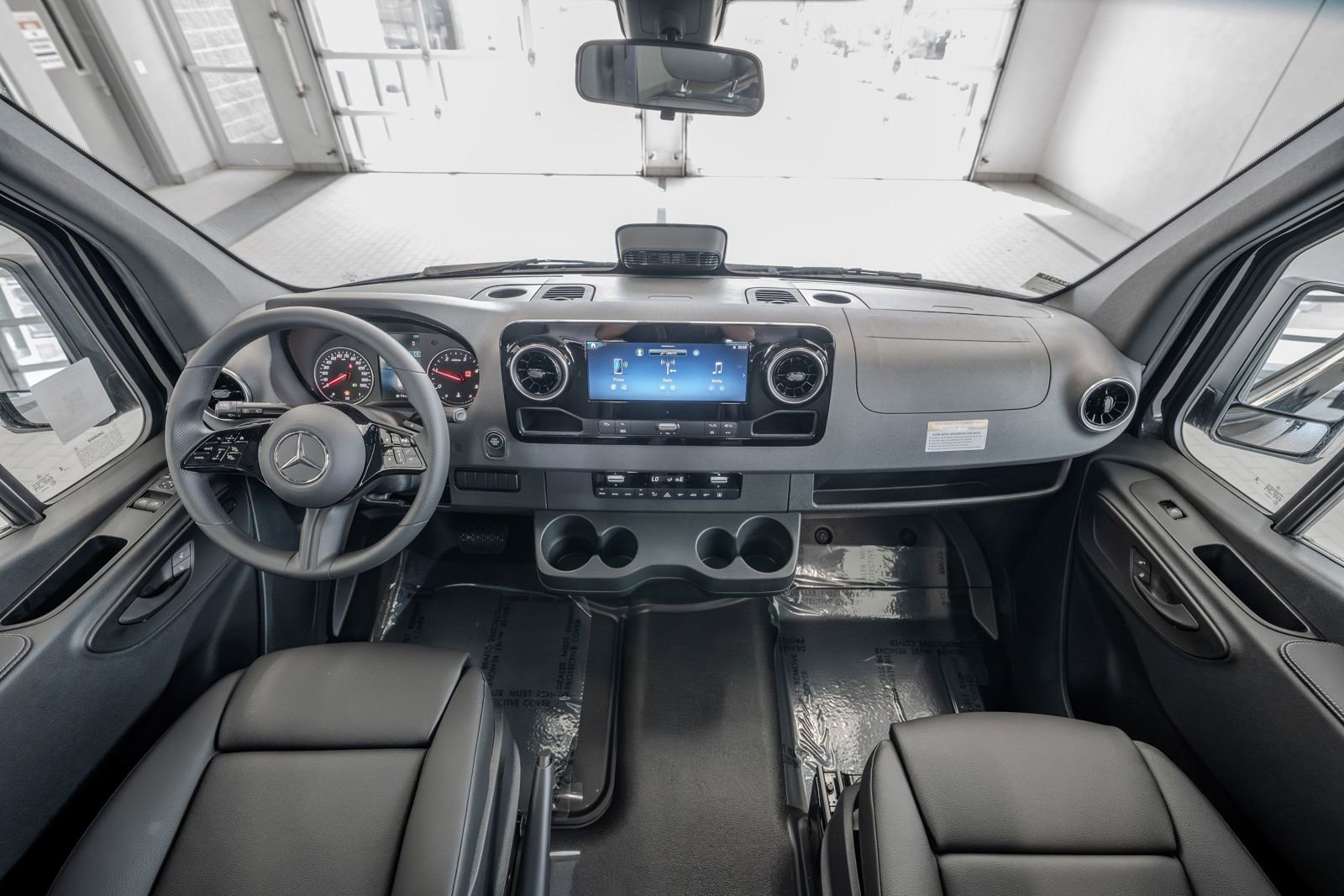 Used 2025 Mercedes-Benz Sprinter 2500 image 8