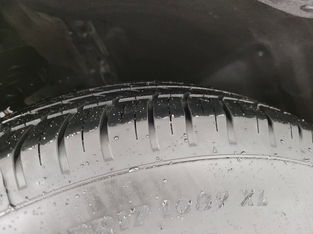 Used 2025 Toyota Sienna LE image 4