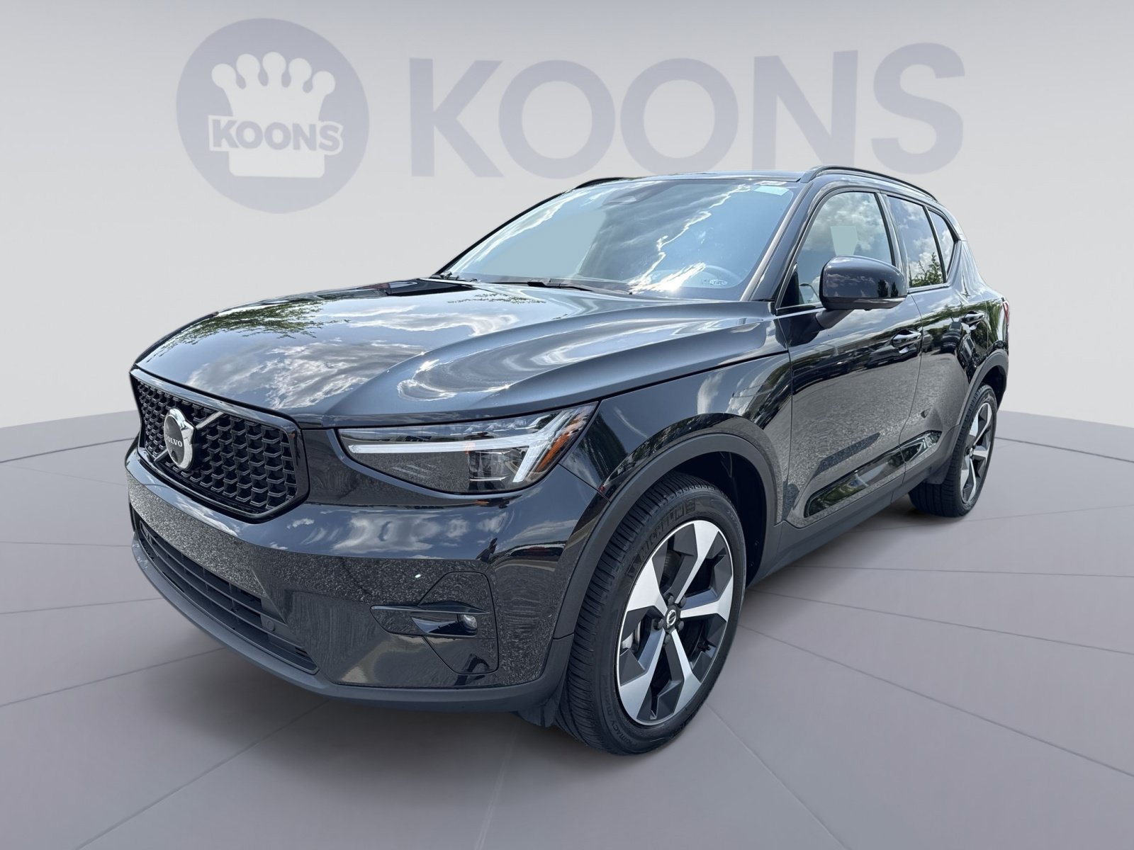Used 2026 Volvo XC40 B5 Plus AWD/4WD image 1