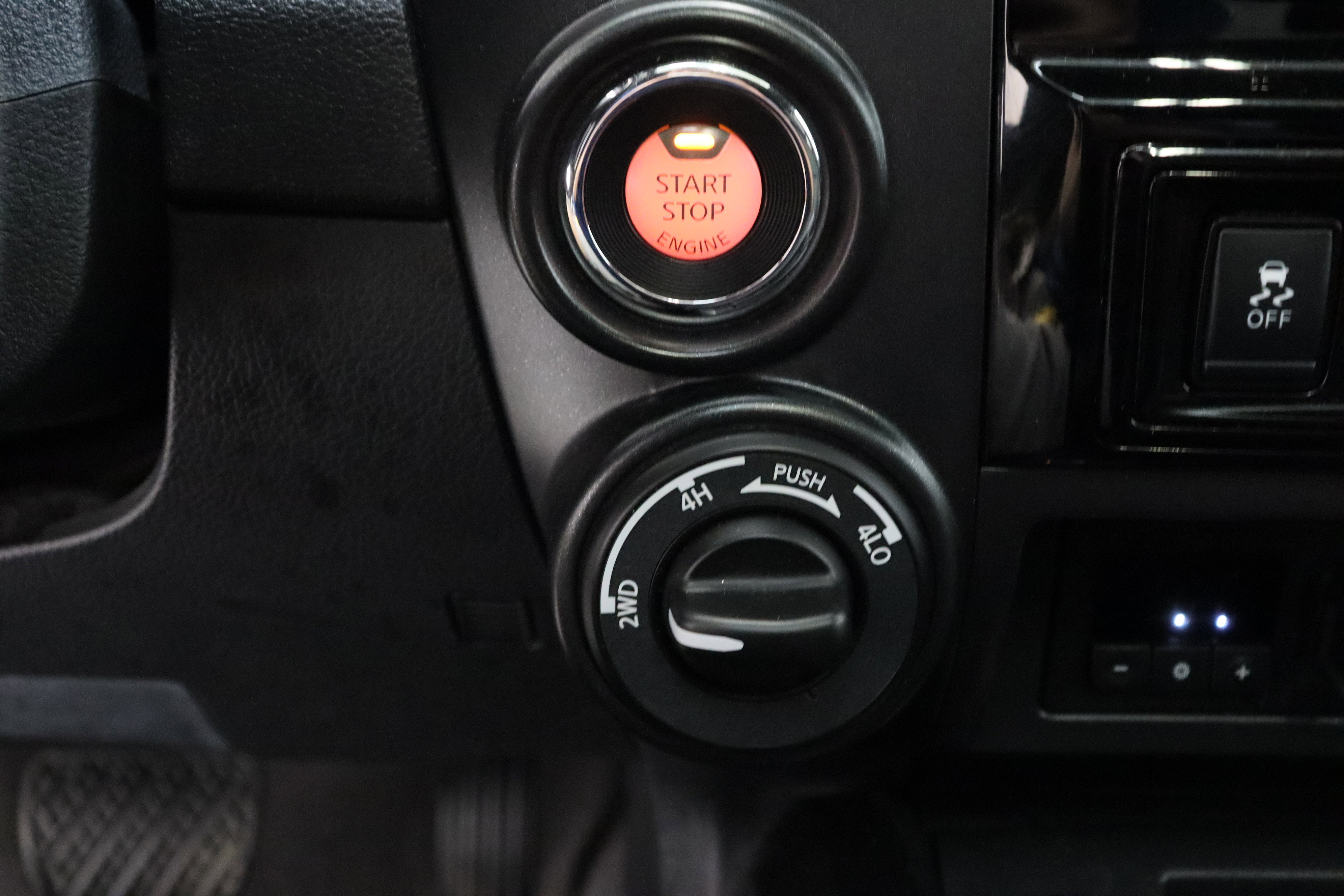 Used 2022 Nissan Titan PRO-4X w/ Pro-4x Convenience Package image 18