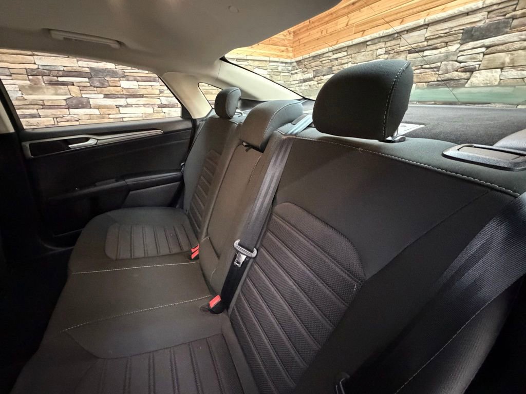 Used 2019 Ford Fusion SE image 27