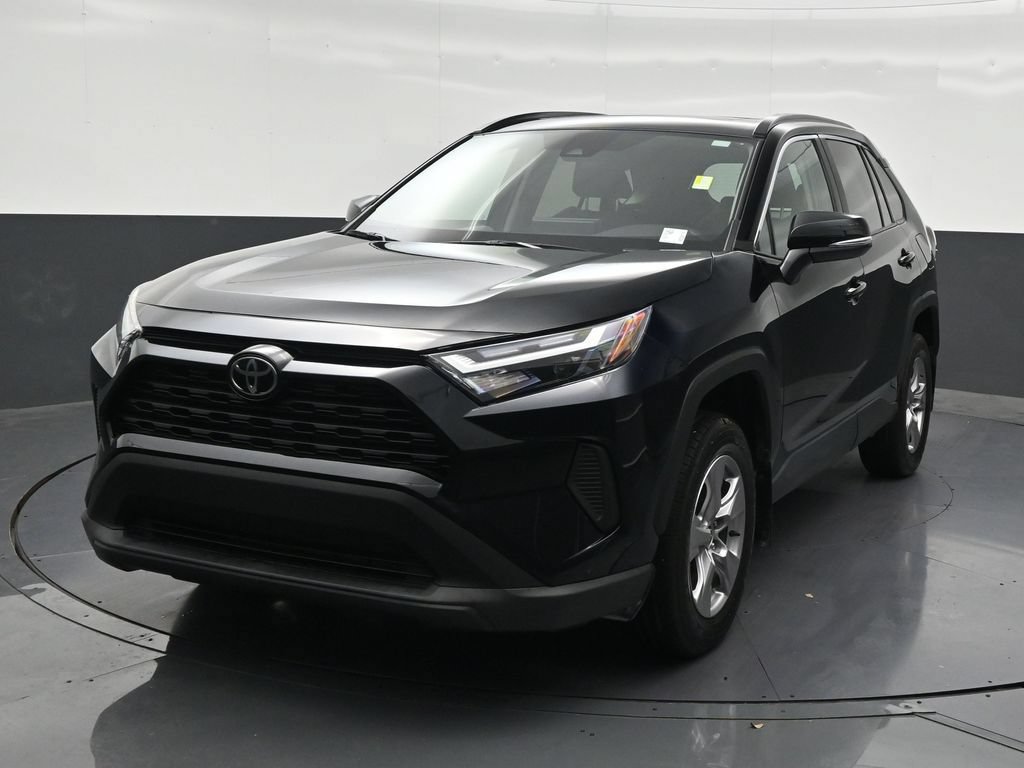 Used 2025 Toyota RAV4 XLE w/ Convenience Package FWD image 9