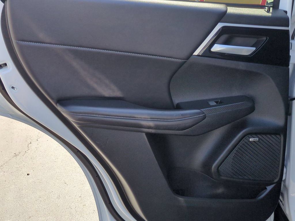 Used 2025 Mitsubishi Outlander SE AWD/4WD image 27