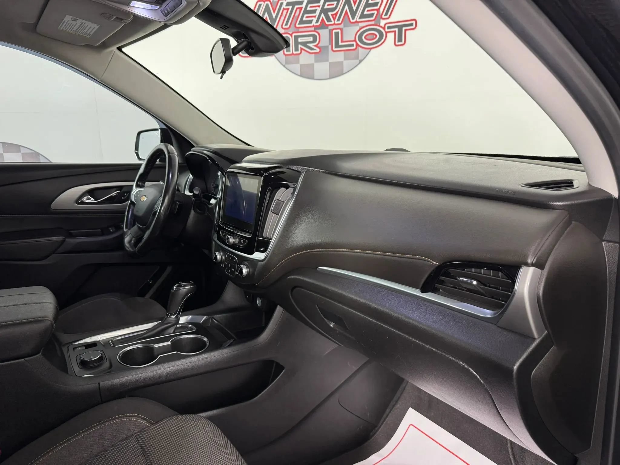 Used 2020 Chevrolet Traverse LT FWD image 12