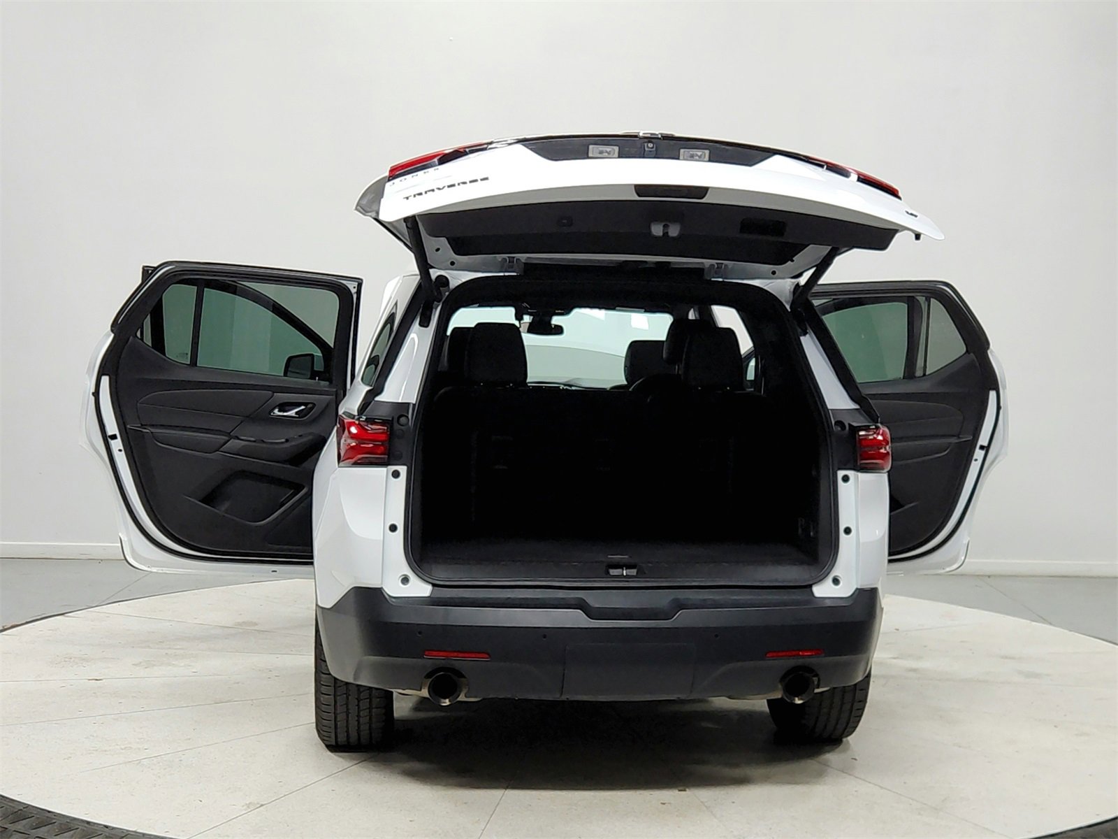 Used 2022 Chevrolet Traverse LT w/ Midnight/Sport Edition image 14