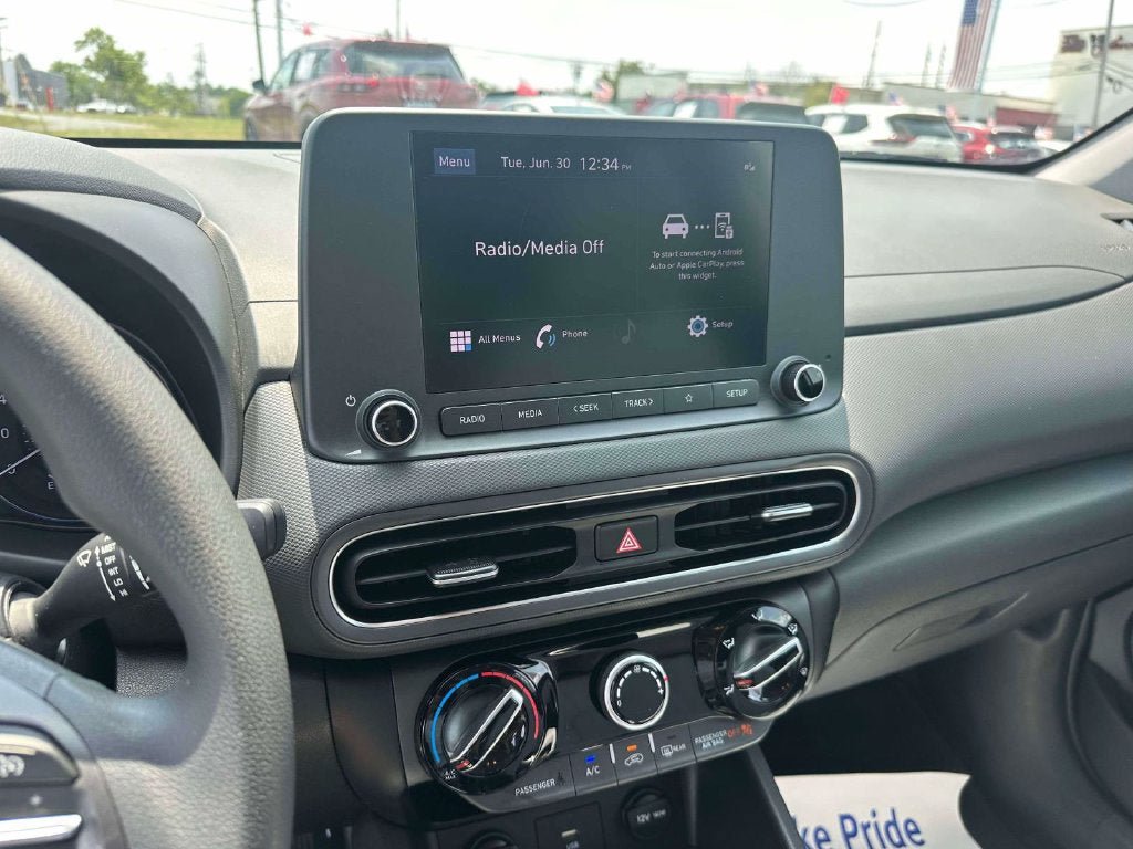 Used 2023 Hyundai Kona SEL w/ Winter Weather Package AWD/4WD image 28