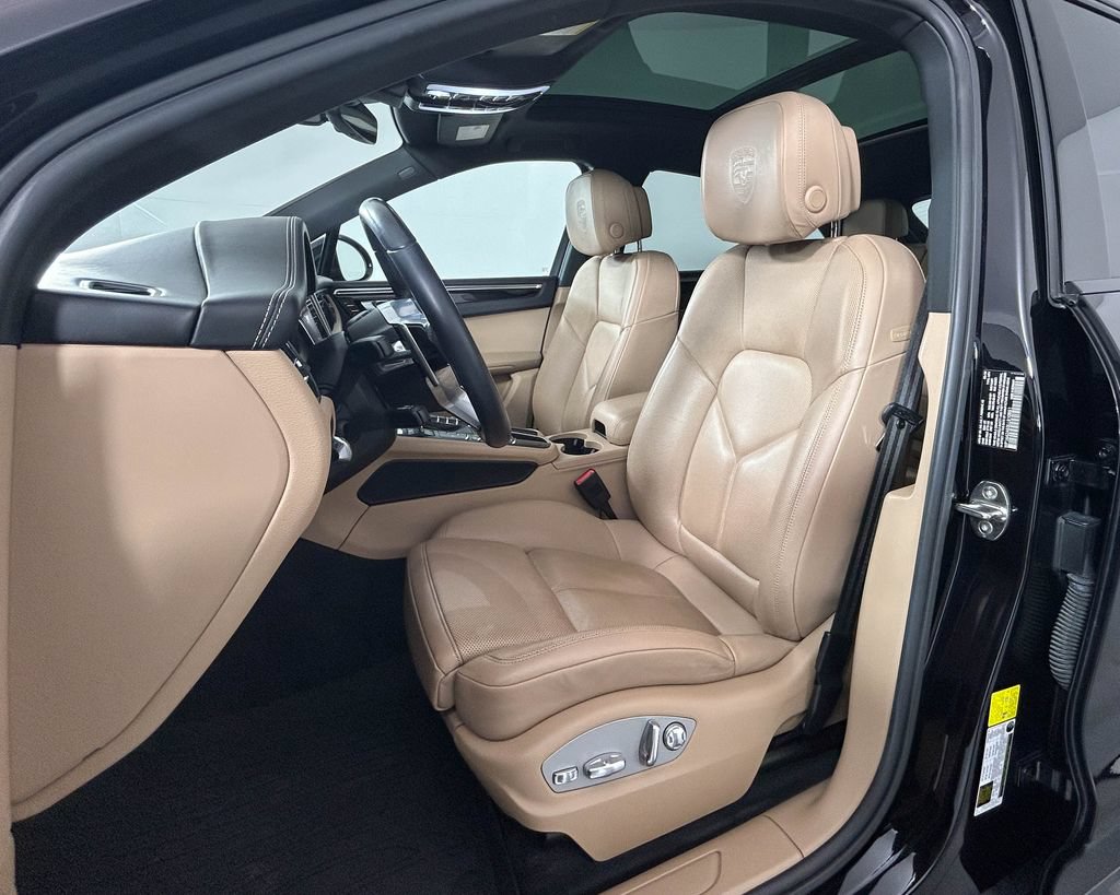 Certified 2020 Porsche Macan AWD/4WD image 5