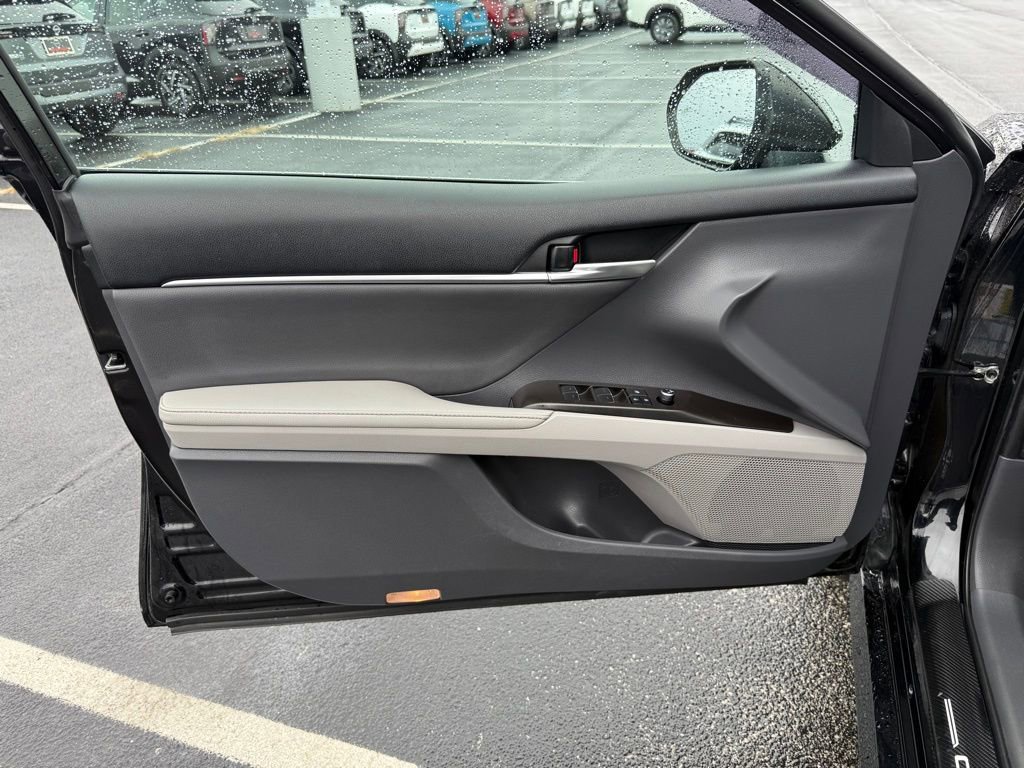 Used 2021 Toyota Camry XLE w/ Navigation Package image 9