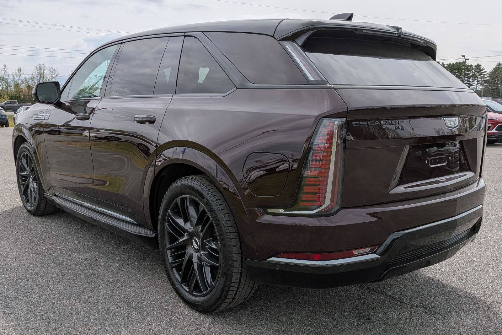 Used 2026 Cadillac Escalade IQ Sport 1 w/ LPO, ONYX Package AWD/4WD image 9