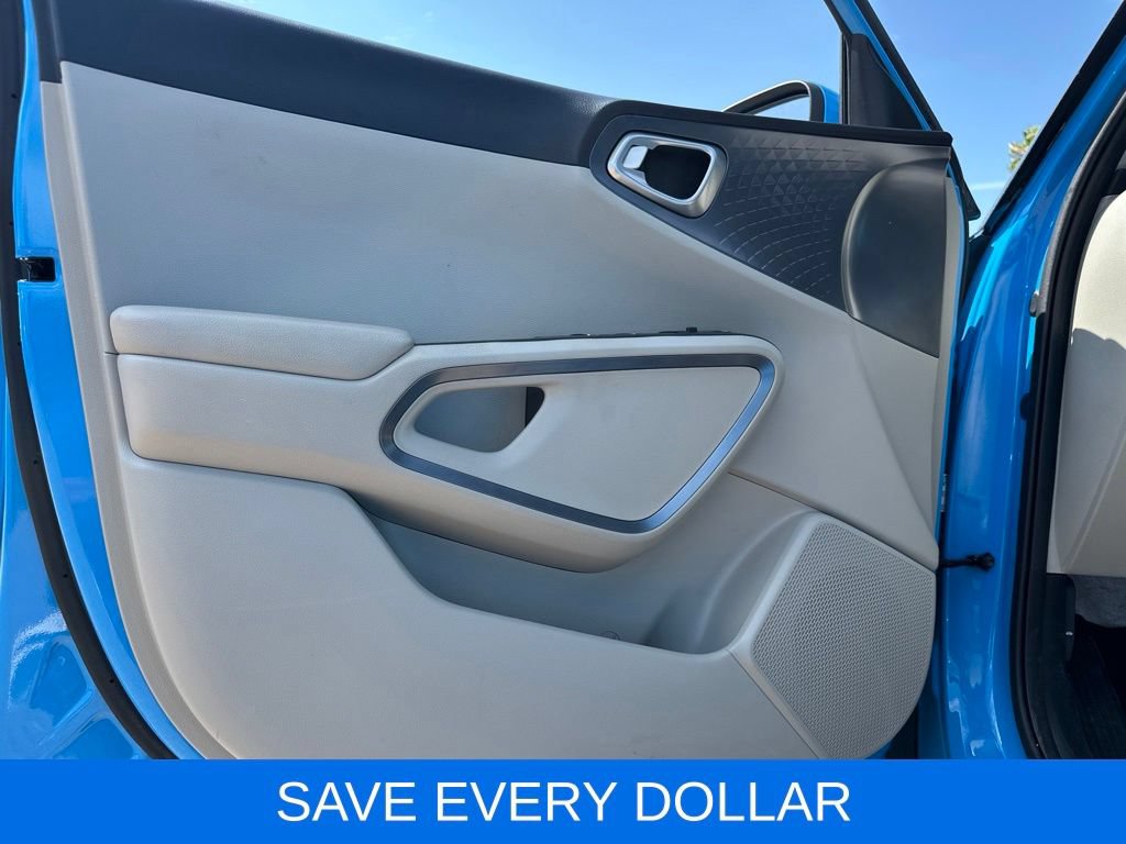 Used 2025 Kia Soul EX FWD image 6