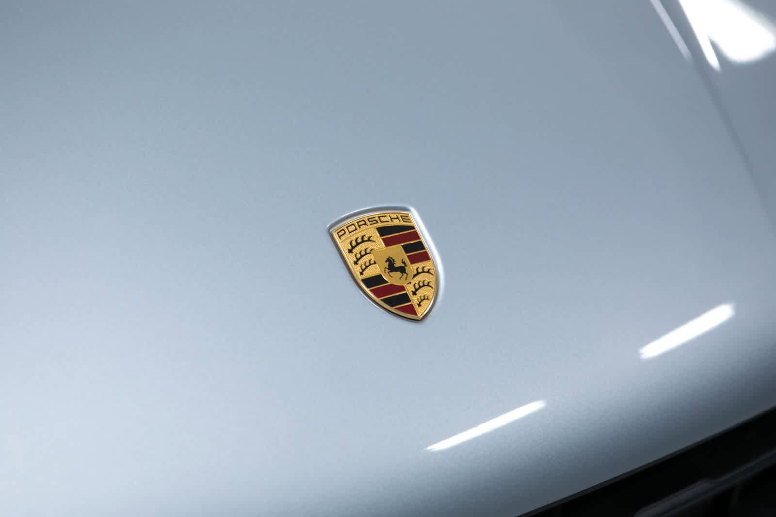 Certified 2024 Porsche Macan AWD/4WD image 17