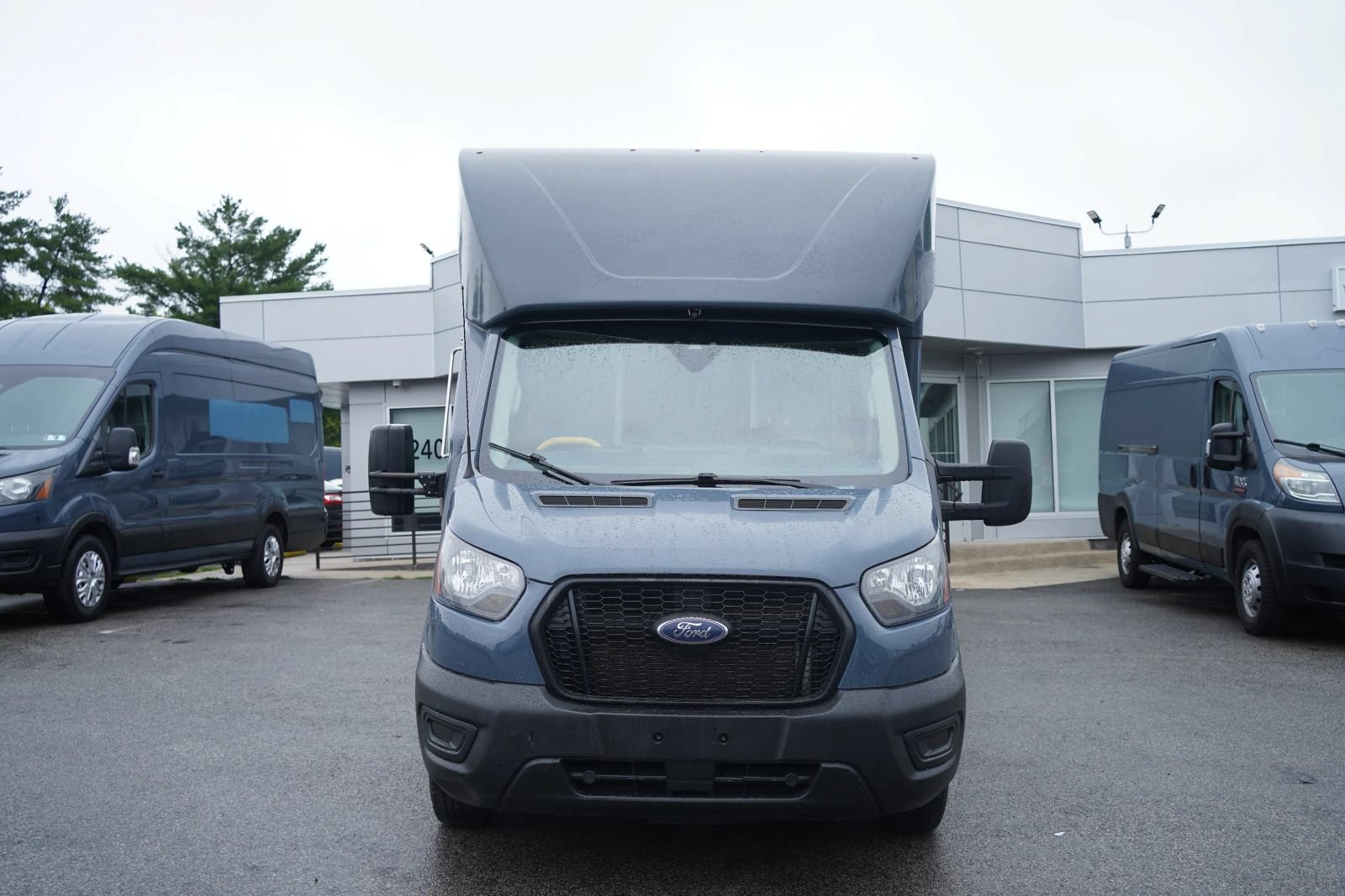 Used 2022 Ford Transit 350 DRW RWD image 5