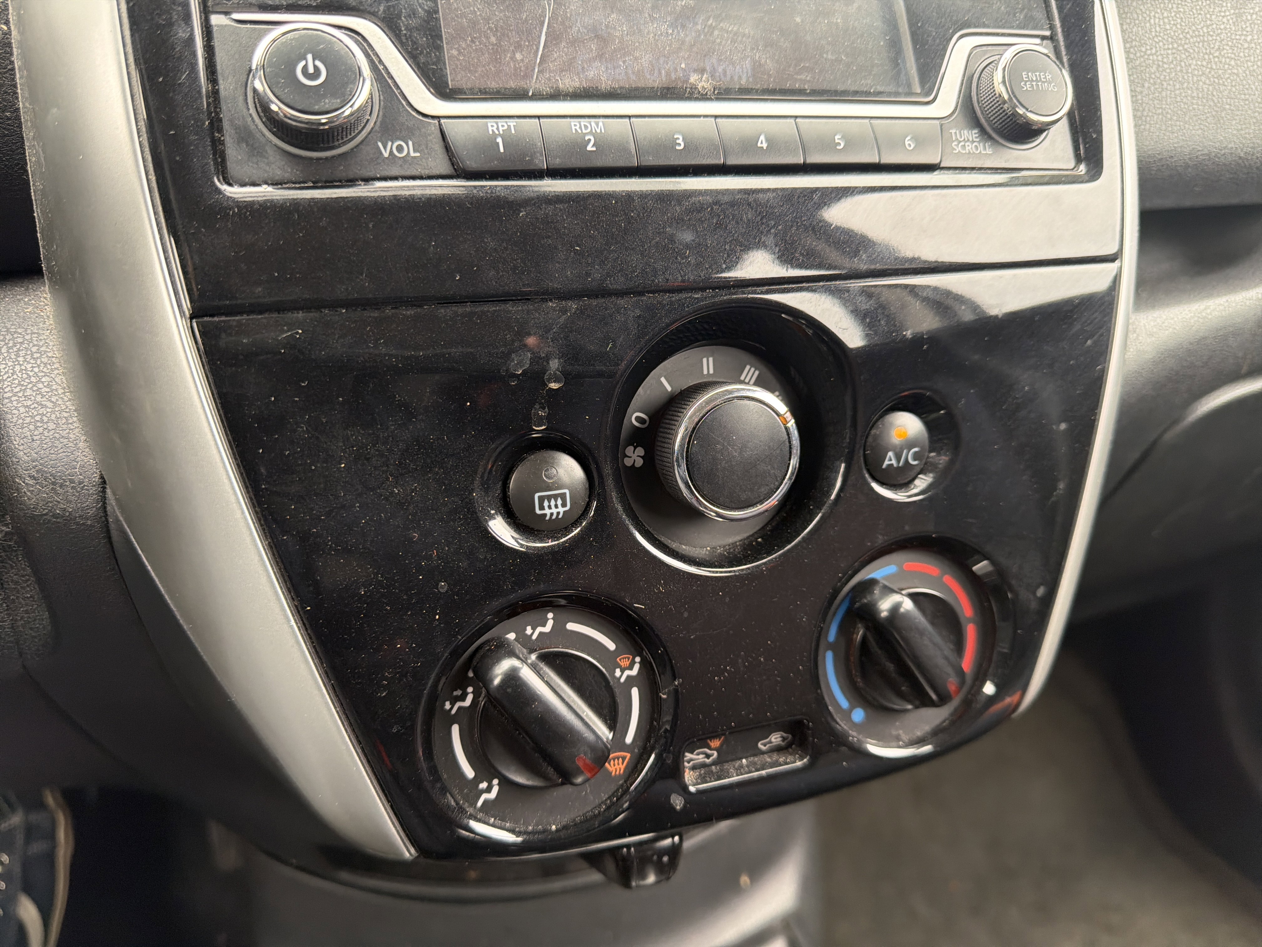 Used 2016 Nissan Versa Note SR image 20