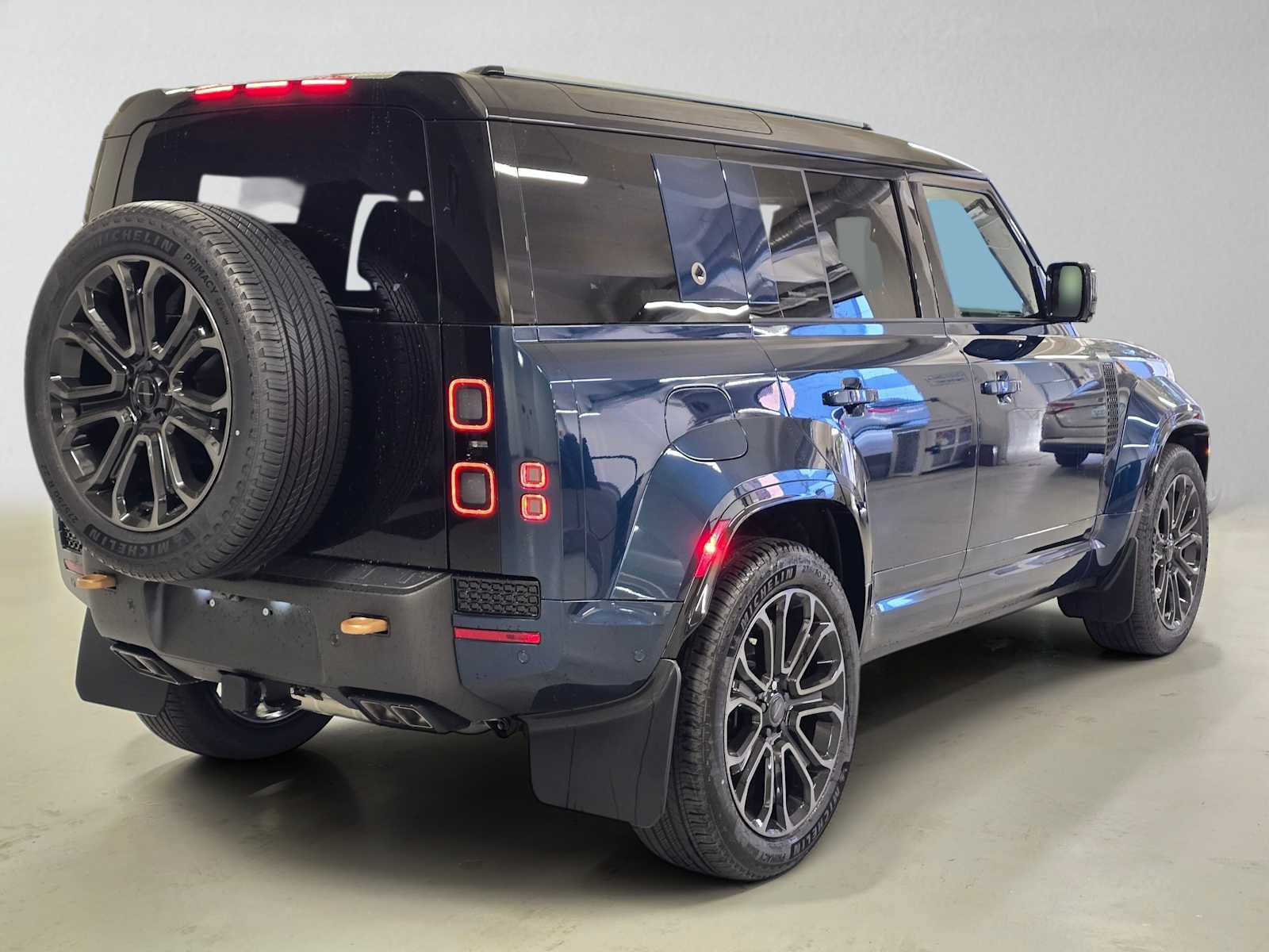 New 2026 Land Rover Defender 110 OCTA AWD/4WD image 5